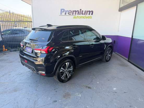 MITSUBISHI-OUTLANDER-2021