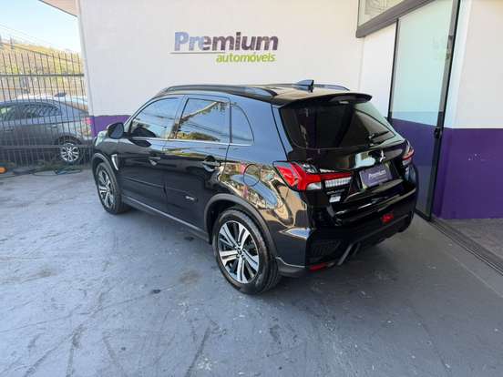 MITSUBISHI-OUTLANDER-2021