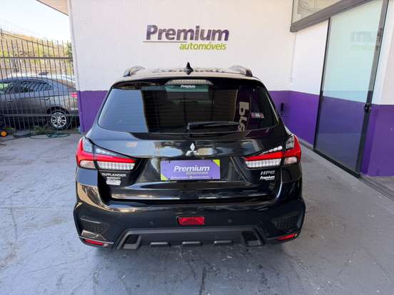 MITSUBISHI-OUTLANDER-2021