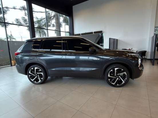 MITSUBISHI-OUTLANDER-2025