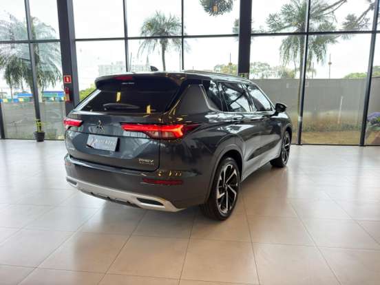 MITSUBISHI-OUTLANDER-2025