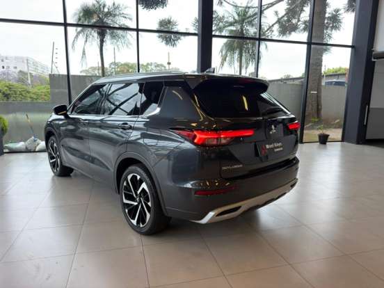 MITSUBISHI-OUTLANDER-2025