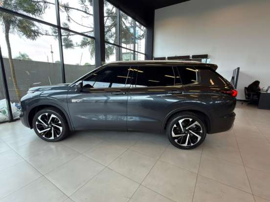 MITSUBISHI-OUTLANDER-2025