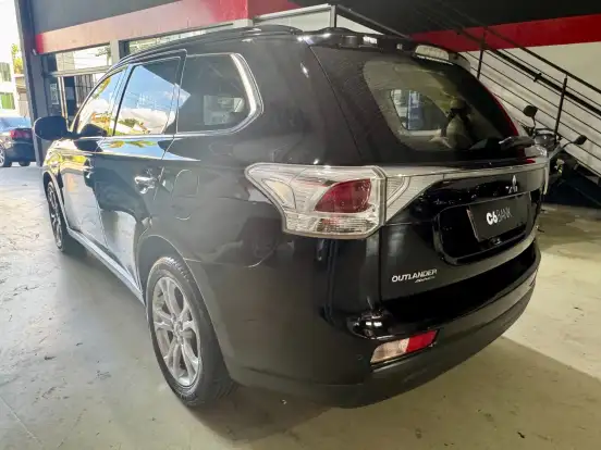 MITSUBISHI-OUTLANDER-2014