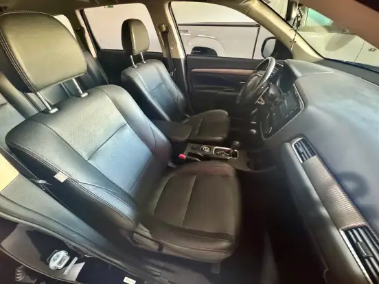 MITSUBISHI-OUTLANDER-2014