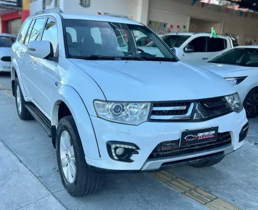 MITSUBISHI-PAJERO-2015