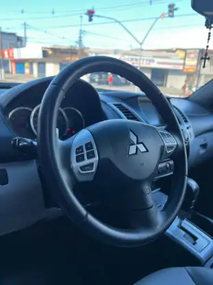 MITSUBISHI-PAJERO-2015