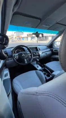 MITSUBISHI-PAJERO-2015