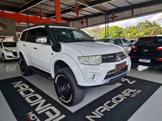 MITSUBISHI PAJERO DAKAR 3.2 HPE 4X4 7 LUGARES 16V TURBO INTERCOOLER DIESEL 4P AUTOMÁTICO