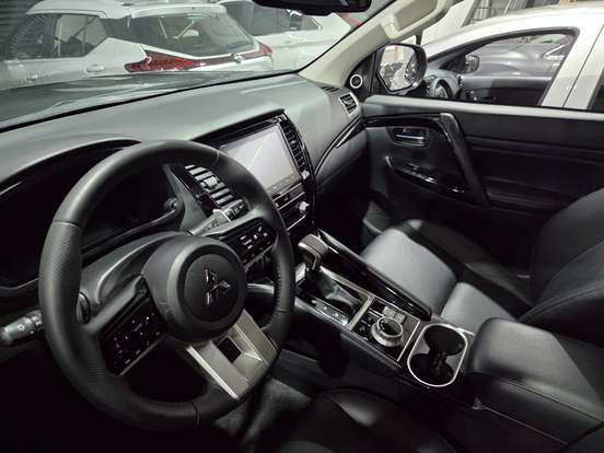 MITSUBISHI-PAJERO SPORT-2.4 16V MIVEC TURBO DIESEL LEGEND AWD AUTOMÁTICO MITSUBISHI-PAJERO SPORT-2024