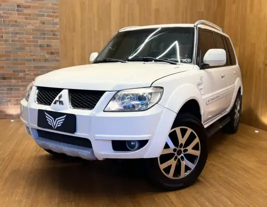 MITSUBISHI-PAJERO TR4-2.0 4X4 16V 140CV FLEX 4P AUTOMÁTICO MITSUBISHI-PAJERO TR4-2010