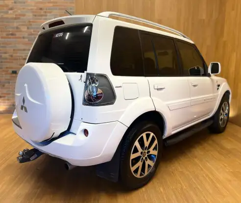MITSUBISHI-PAJERO TR4-2010