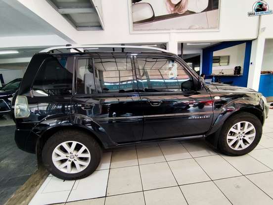 MITSUBISHI-PAJERO TR4-2012