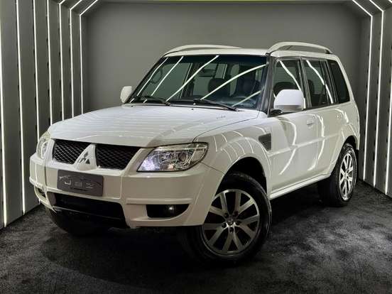 MITSUBISHI-PAJERO TR4-2.0 4X2 16V 140CV FLEX 4P AUTOMÁTICO MITSUBISHI-PAJERO TR4-2013