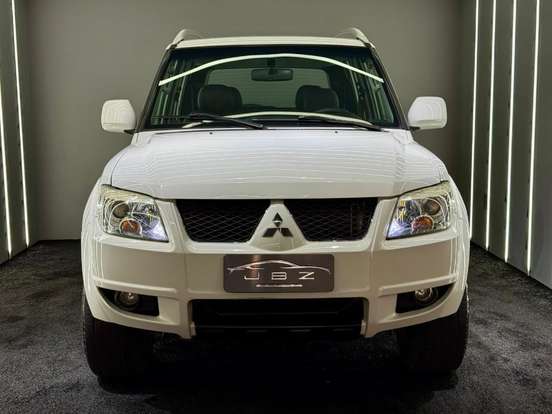 MITSUBISHI-PAJERO TR4-2.0 4X2 16V 140CV FLEX 4P AUTOMÁTICO MITSUBISHI-PAJERO TR4-2013
