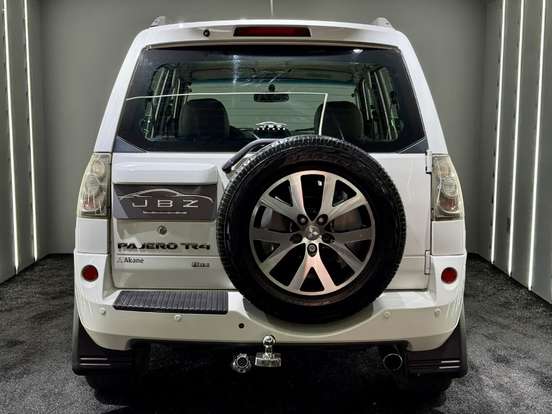MITSUBISHI-PAJERO TR4-2.0 4X2 16V 140CV FLEX 4P AUTOMÁTICO MITSUBISHI-PAJERO TR4-2013