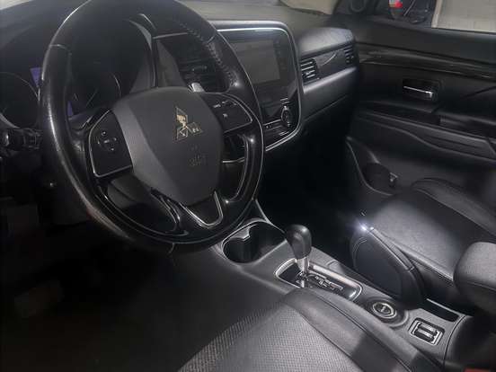 MITSUBISHI-OUTLANDER-3.0 GT 4X4 V6 24V GASOLINA 4P AUTOMÁTICO MITSUBISHI-OUTLANDER-2016