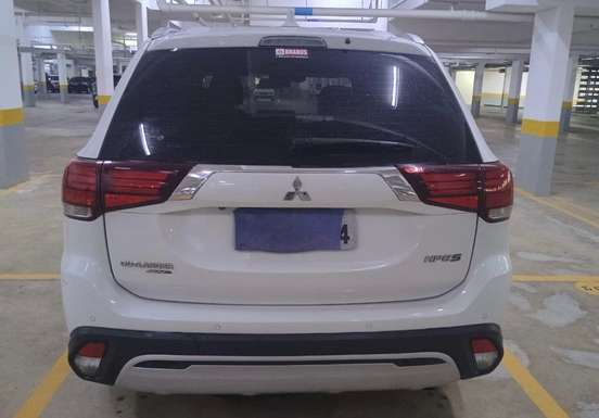 MITSUBISHI-OUTLANDER-2018