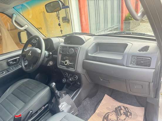 MITSUBISHI-PAJERO TR4-2012
