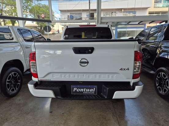 NISSAN-FRONTIER-2022