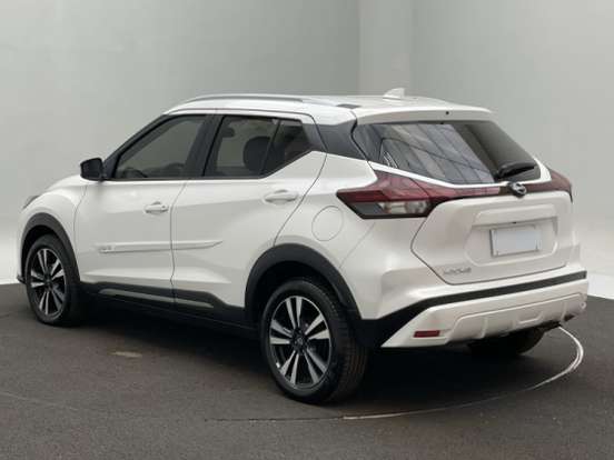 NISSAN-KICKS-2023