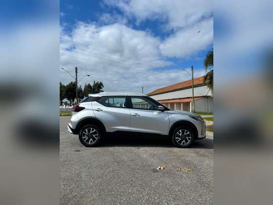 NISSAN-KICKS-2023