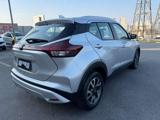 NISSAN-KICKS-2023