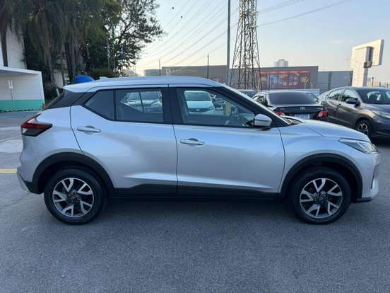 NISSAN-KICKS-2023