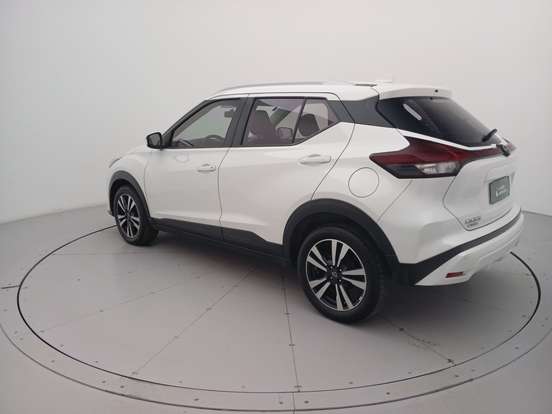 NISSAN-KICKS PLAY-2025