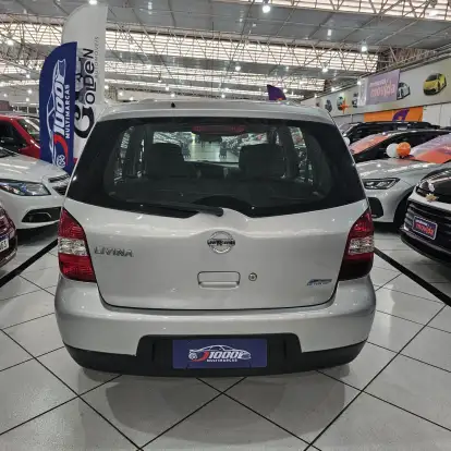 NISSAN-LIVINA-2009