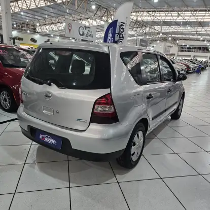 NISSAN-LIVINA-2009