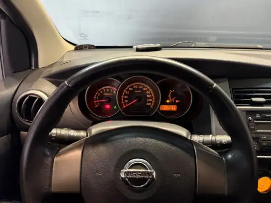 NISSAN-LIVINA-2011