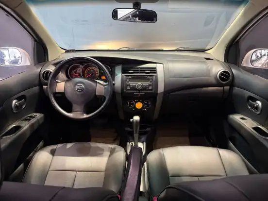 NISSAN-LIVINA-2011