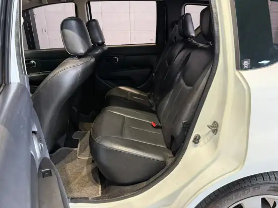 NISSAN-LIVINA-2011
