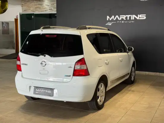 NISSAN-LIVINA-1.8 SL 16V FLEX 4P AUTOMÁTICO NISSAN-LIVINA-2011