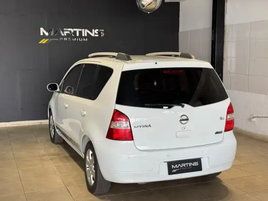 NISSAN-LIVINA-1.8 SL 16V FLEX 4P AUTOMÁTICO NISSAN-LIVINA-2011