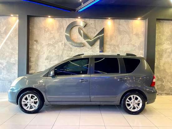 NISSAN-LIVINA-2013