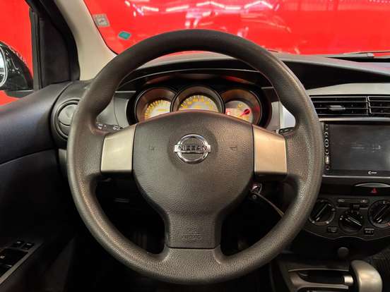 NISSAN-LIVINA-1.8 S 16V FLEX 4P AUTOMÁTICO NISSAN-LIVINA-2013