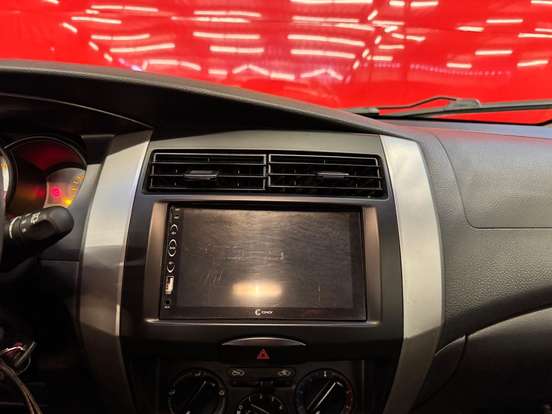 NISSAN-LIVINA-2013