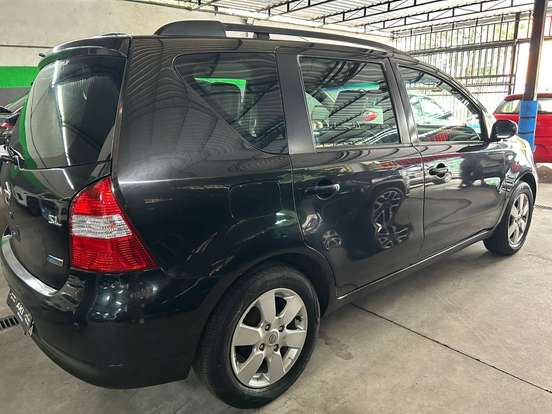 NISSAN-LIVINA-2011