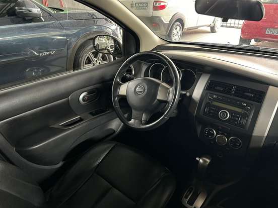 NISSAN-LIVINA-1.8 SL 16V FLEX 4P AUTOMÁTICO NISSAN-LIVINA-2011
