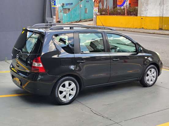NISSAN-LIVINA-2011
