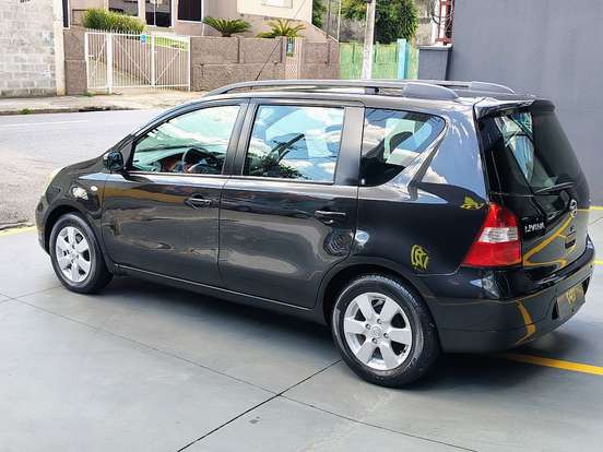 NISSAN-LIVINA-2011
