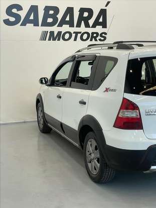NISSAN-LIVINA-2012