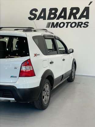 NISSAN-LIVINA-2012