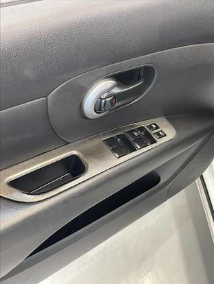 NISSAN-LIVINA-2012