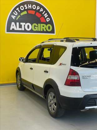 NISSAN-LIVINA-2012