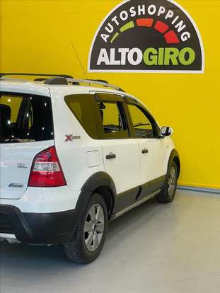 NISSAN-LIVINA-2012