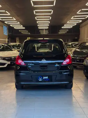 NISSAN-TIIDA-2011