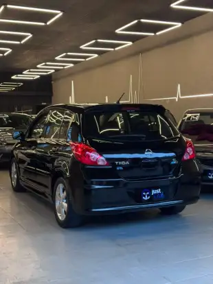 NISSAN-TIIDA-2011
